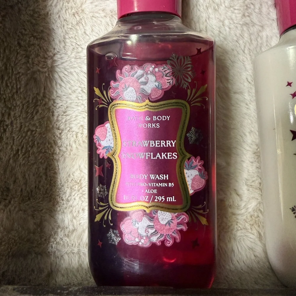 Bath & Body Works Strawberry Snowflakes Collection - Pink and White